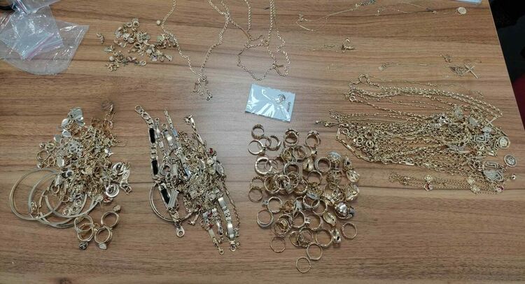 Задържаха близо 7 кг контрабандно злато за над 820 000 лева