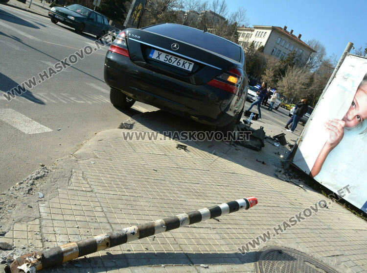 Жена пострада при катастрофа до Зеленчуковия пазар