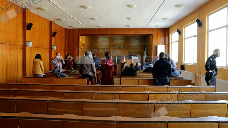 Пак отложиха делото срещу Лютви Местан, изгониха адвокатът му Менко Менков от залата