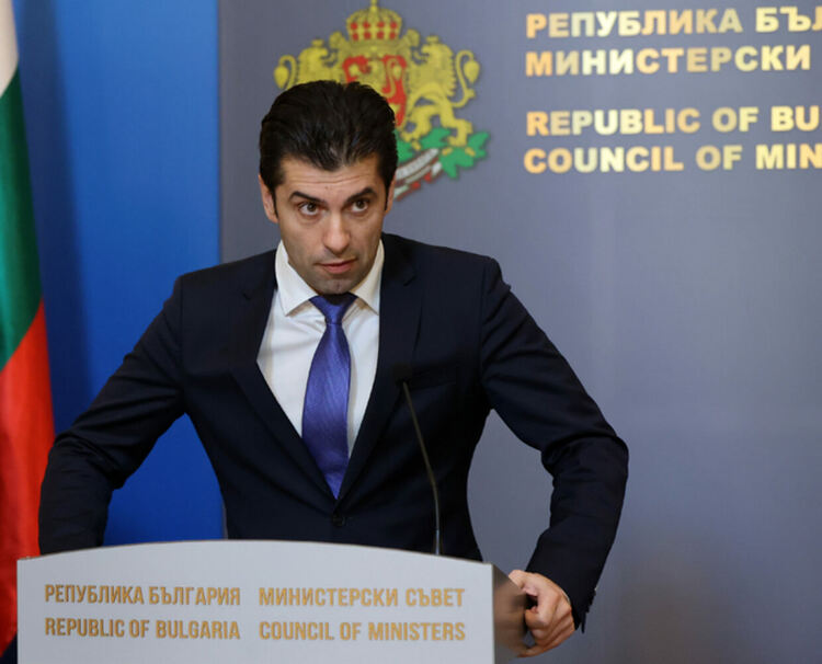 България връща за консултации посланика си в Москва, съобщи премиерът Кирил Петков
