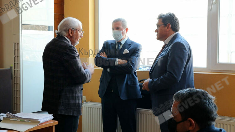 Пак отложиха делото срещу Лютви Местан, изгониха адвокатът му Менко Менков от залата