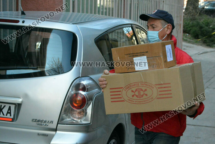 Учениците от Хасковска област изпращат помощ към децата в Украйна