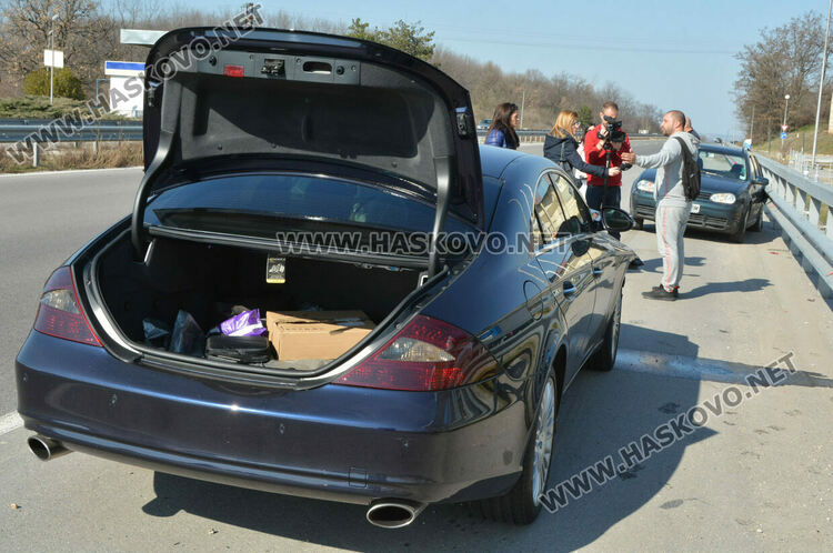 Мерцедес и Фолксваген се разбиха по пътя от Хасково към Димитровград