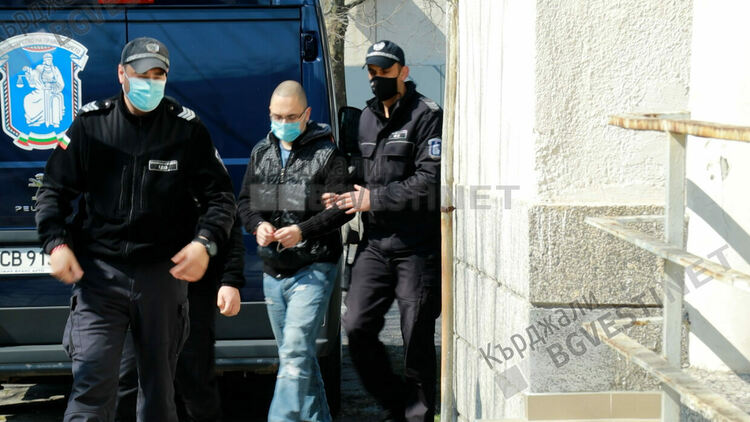 Стефан получи 15 години затвор за убийството на майка си/снимки/