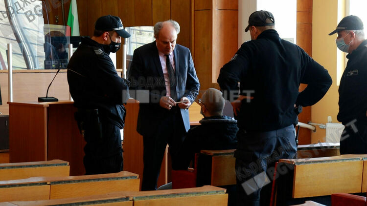 Стефан получи 15 години затвор за убийството на майка си/снимки/