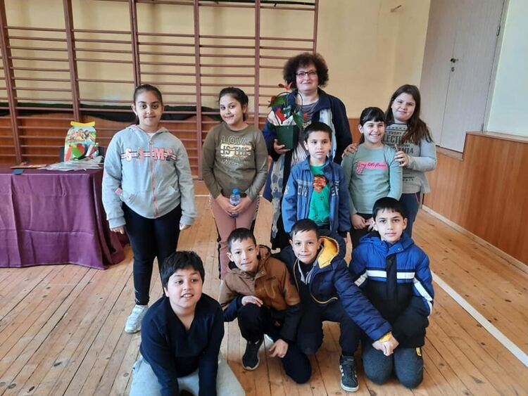 Дебърското училище чества своя празник днес