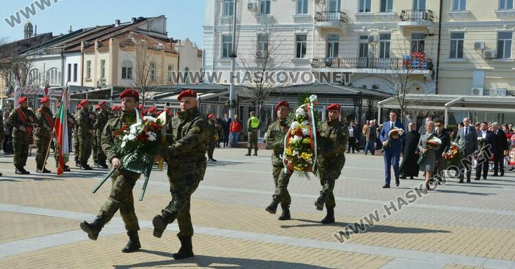 С тържествен ритуал беше отбелязан Деня на Тракия в Хасково