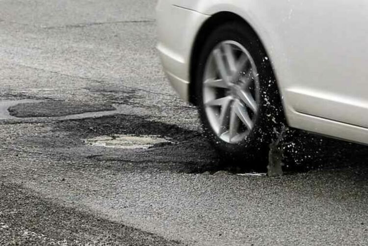 Осъдиха община Смолян за бездействие, заради дупка на пътя. Тя се оказа причина джип да си среже гумата