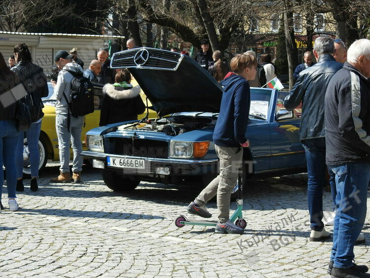 Първа ретро сбирка на автомобили в Кърджали,учредяват клуб на собствениците/снимки/