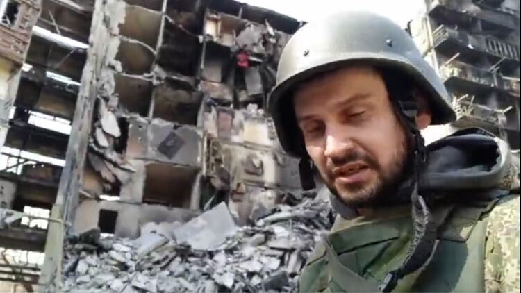 Руски танкове срещу украински снайпери. Предава руски тв репортер в Мариупол