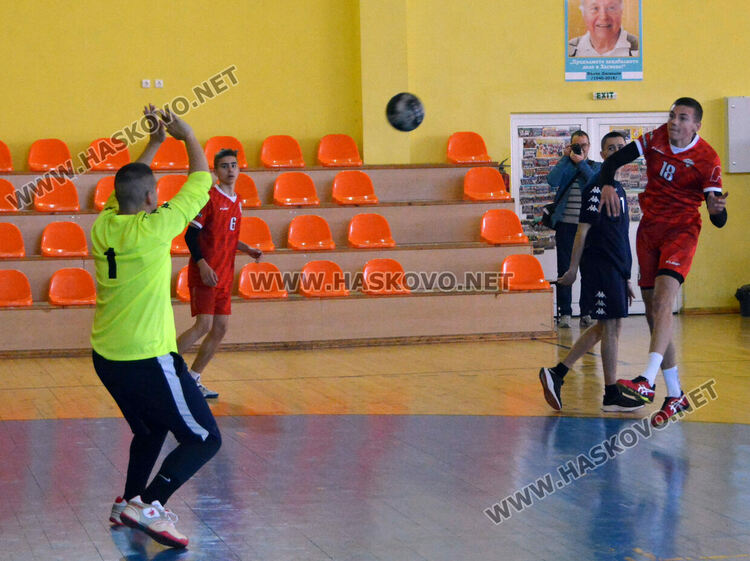 Хандбалистите на „Асти 91“ с две победи днес