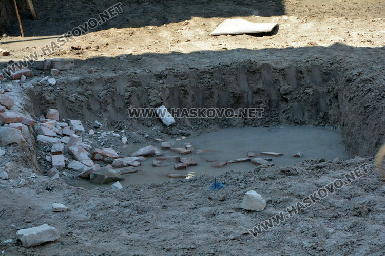 Срути се стена от къща при нов строеж  на ул”Байкал” в Хасково