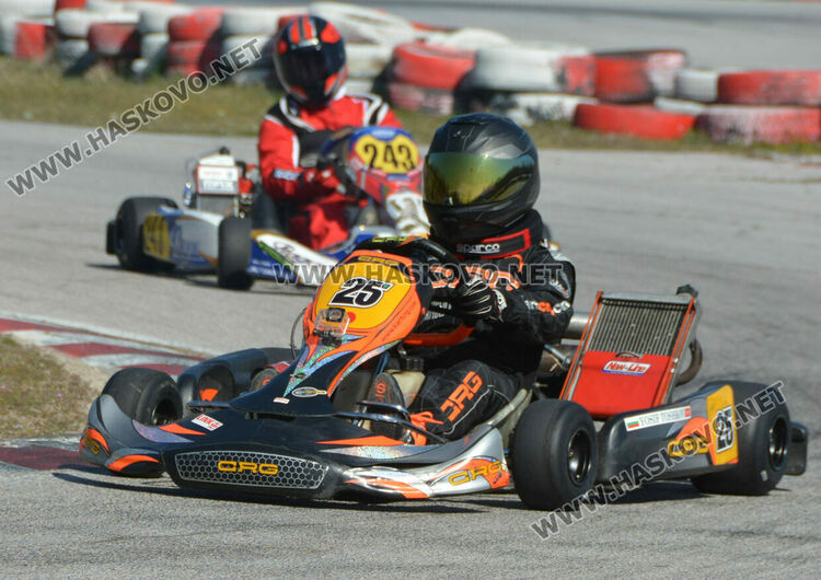 8-годишен състезател на старта за Купа „Хасково“