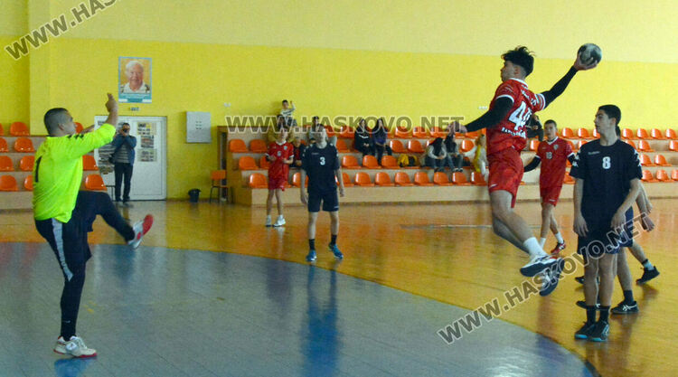 Хандбалистите на „Асти 91“ с две победи днес