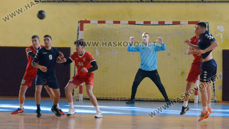 Хандбалистите на „Асти 91“ с две победи днес