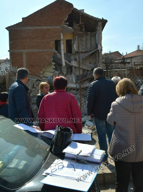 Инвеститорът на проблемния строеж вдига нова къща на пострадалите от ул.„Байкал“