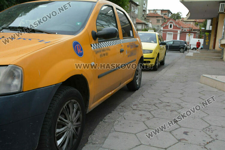 17-годишна открадна телефона на таксиметров водач, деца задигнаха дрехи