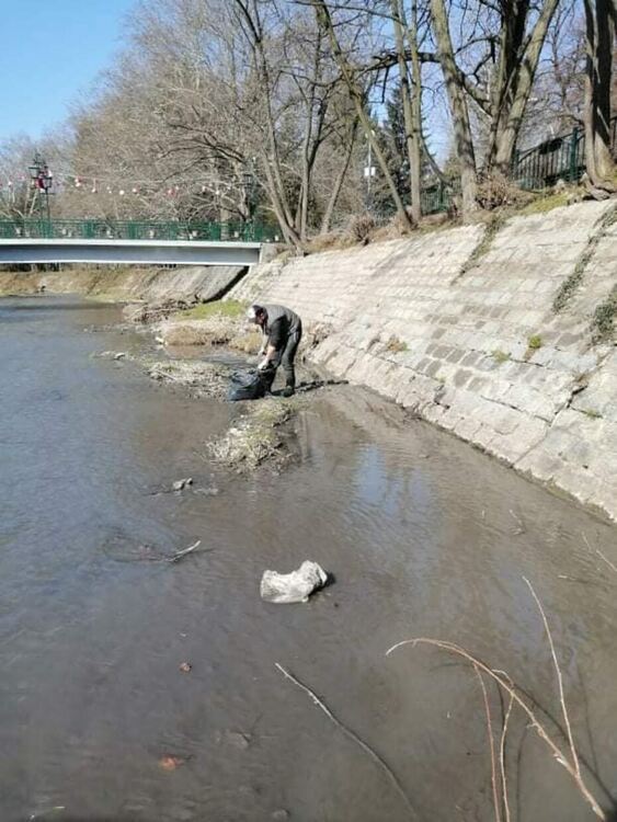 Инициатива за почистване в градския парк