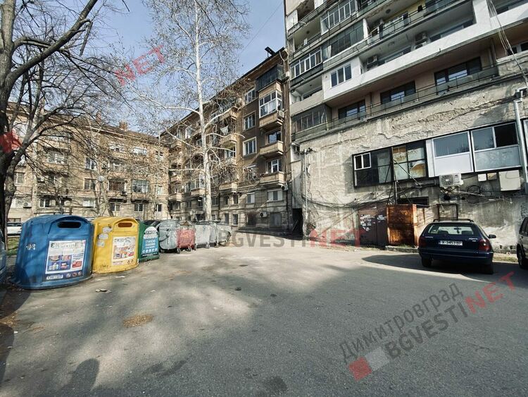 В центъра на Димитровград е открито изхвърлено в контейнер новородено?