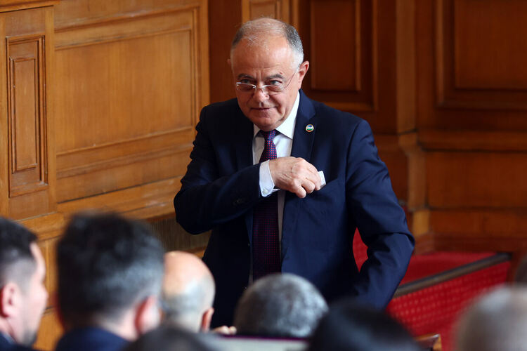 ДБ започва консултации за търсене на съгласие за оказване на военно-техническа помощ на Украйна