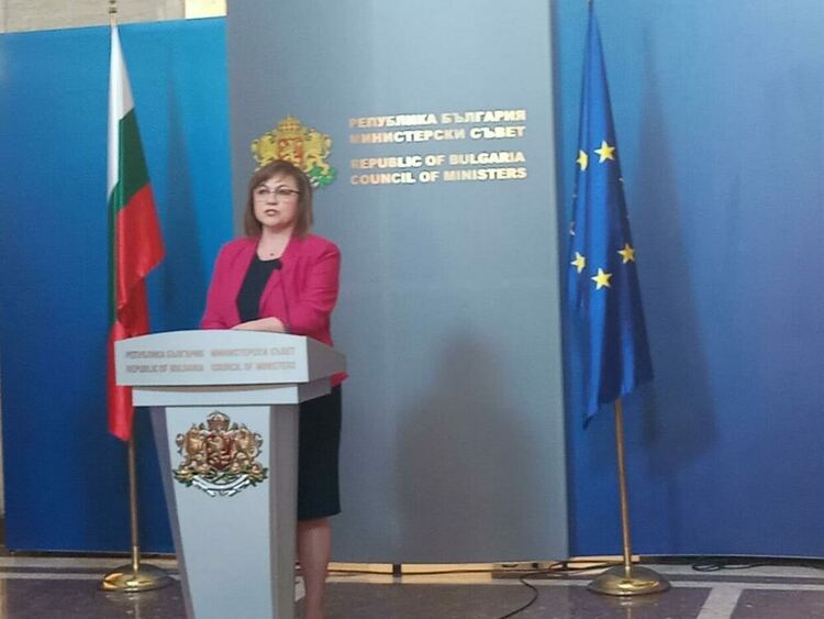 Нинова: Министерският съвет прие Закон за колекторските фирми, който ще защити българските граждани