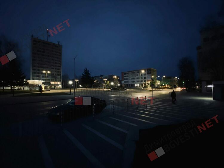 Пешеходна пътека в центъра на Димитровград не е добре осветена, има проблем, но как да бъде решен?