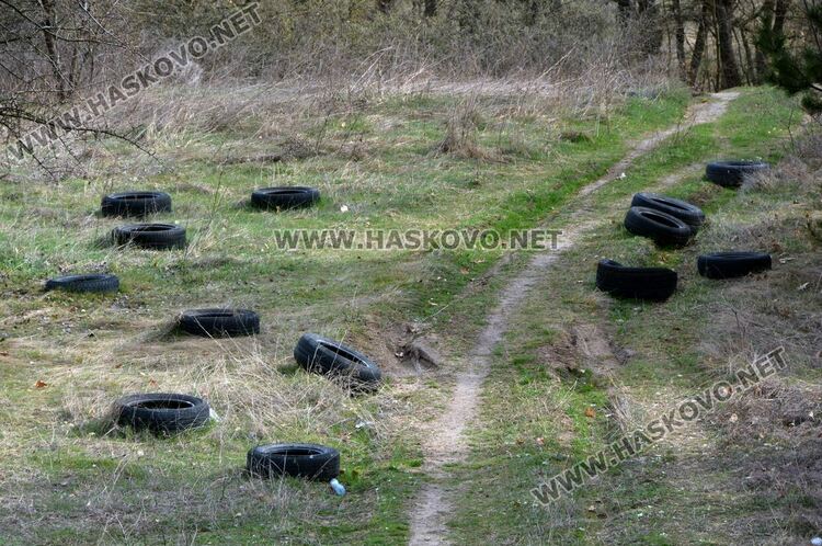 Изхвърлиха стари гуми и отпадъци в „Кенана“