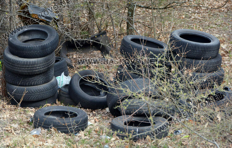 Изхвърлиха стари гуми и отпадъци в „Кенана“