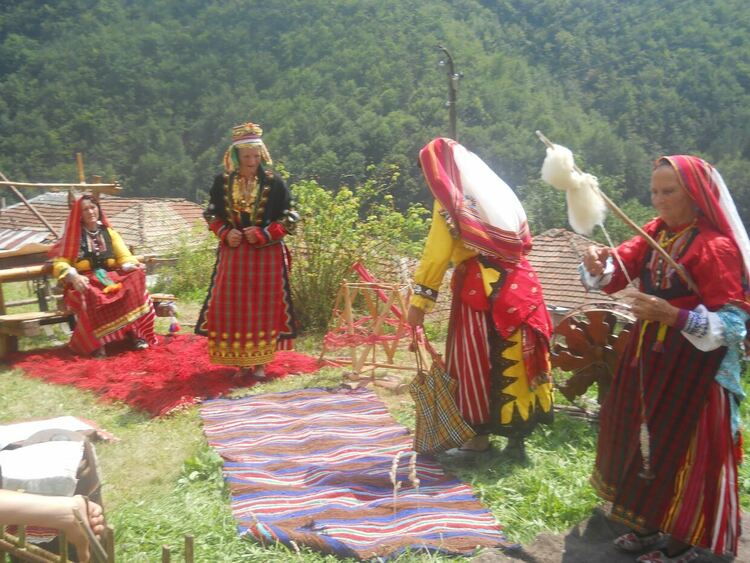 В Малка Арда ще правят музей към читалището! Събират дарения от старинни вещи, песни и спомени за миналато на селото