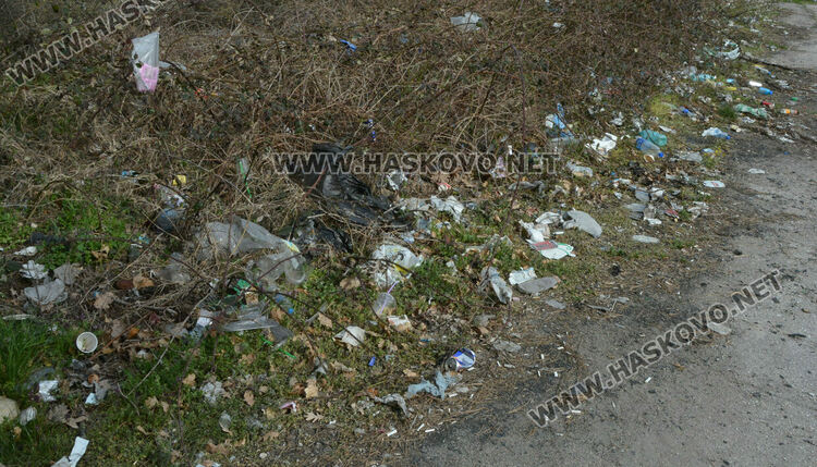 Изхвърлиха стари гуми и отпадъци в „Кенана“