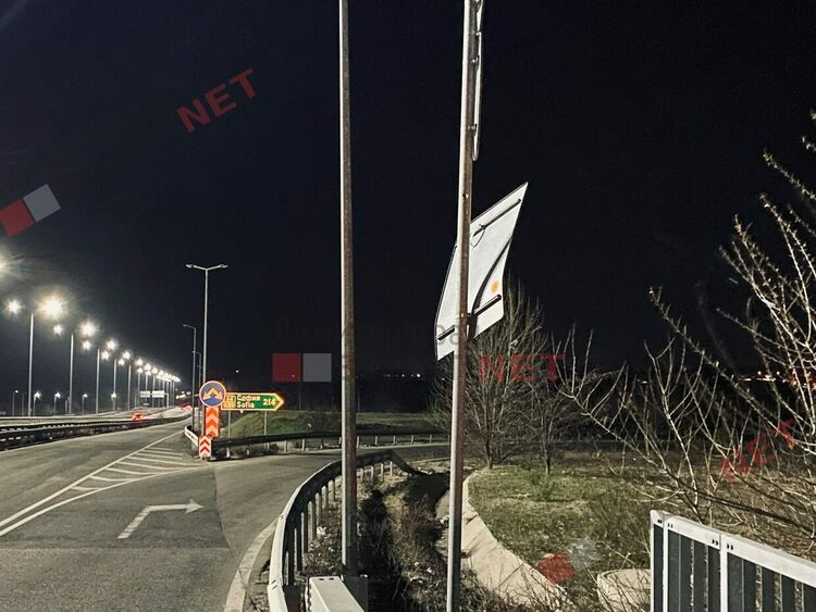 Опасна пътна табела по пътя Димитровград-Хасково