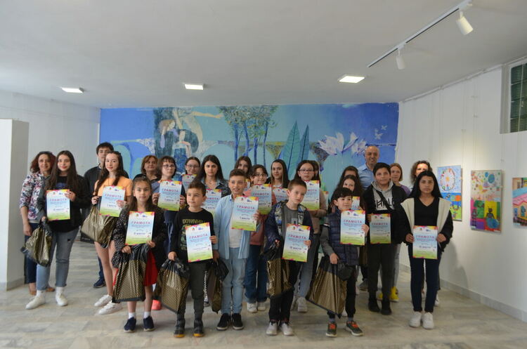  Децата на Кърджали рисуват бъдещето 