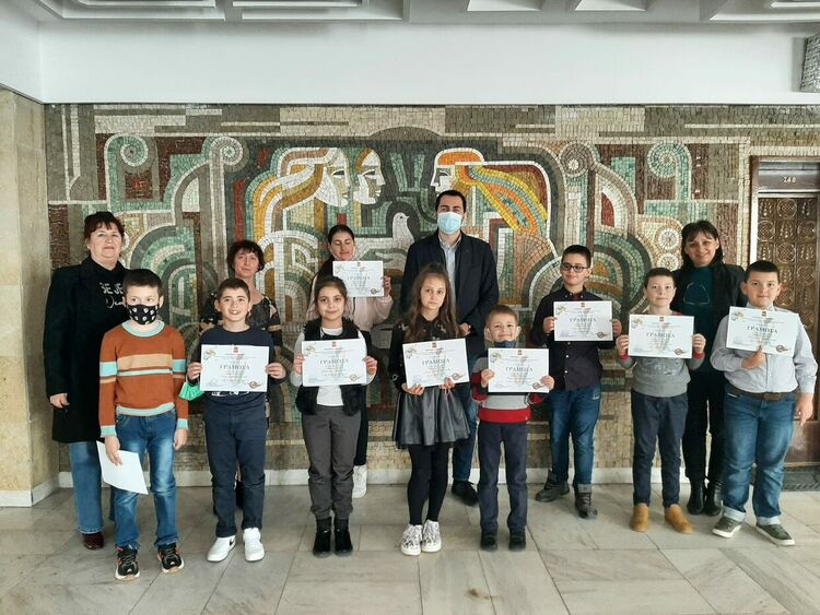 Наградиха победителите в конкурса "Доброто в моя свят"