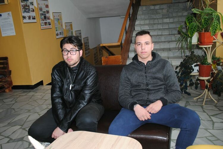 За пример! Възпитаници на Гимназията по икономика с престижна класация за Националното състезание по икономика 