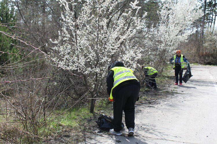 „Екопрогрес“ разчиства боклуците в „Кенана“, призоваха да не се замърсява