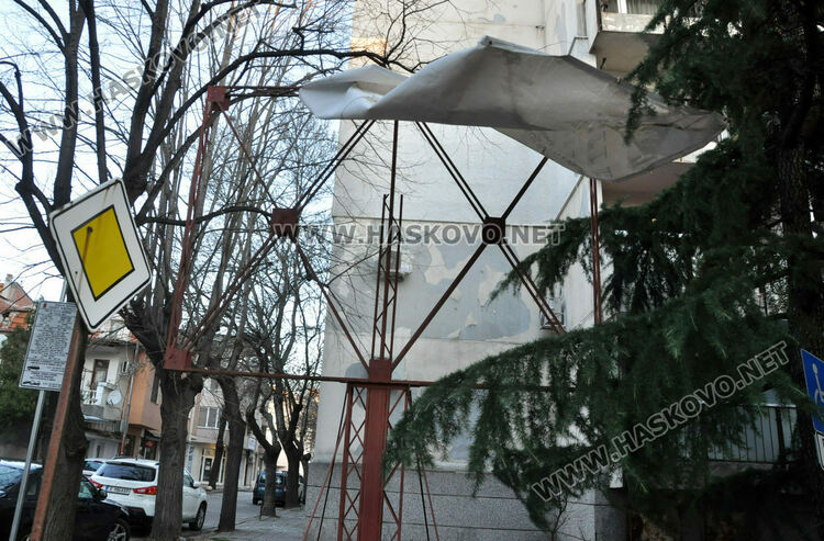 Оранжев код за силен вятър в петък