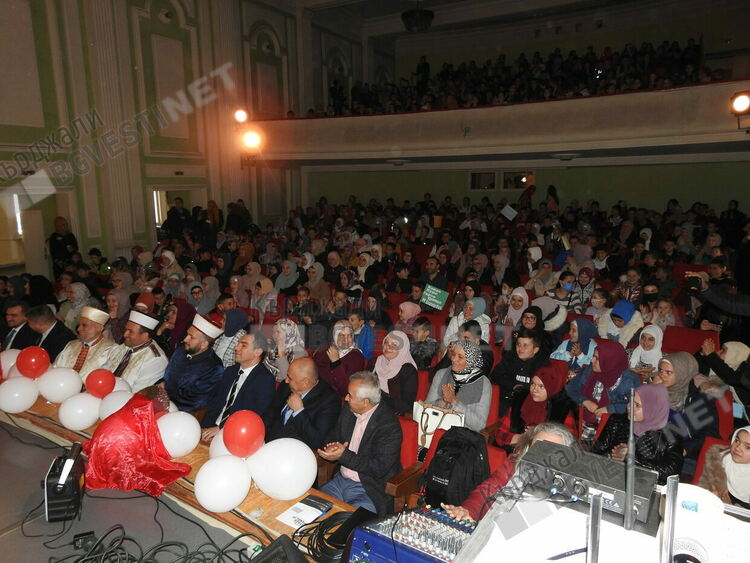 400 деца от Южна България, възпитаници на Коран курсове, посрещат Рамазана в Кърджали с празненство