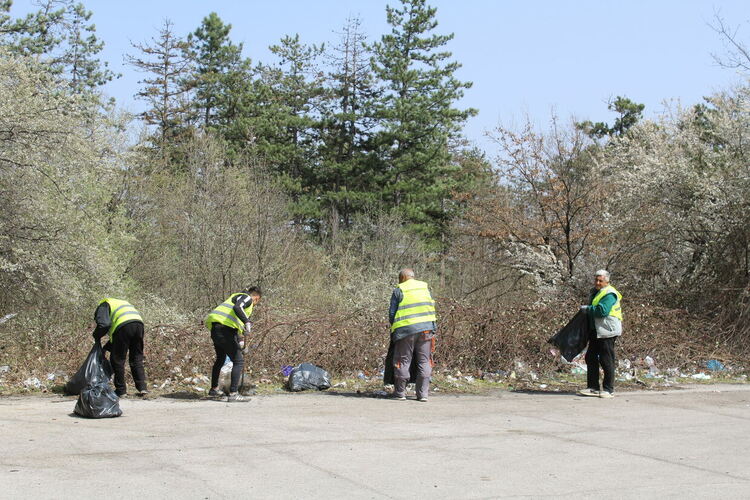 „Екопрогрес“ разчиства боклуците в „Кенана“, призоваха да не се замърсява
