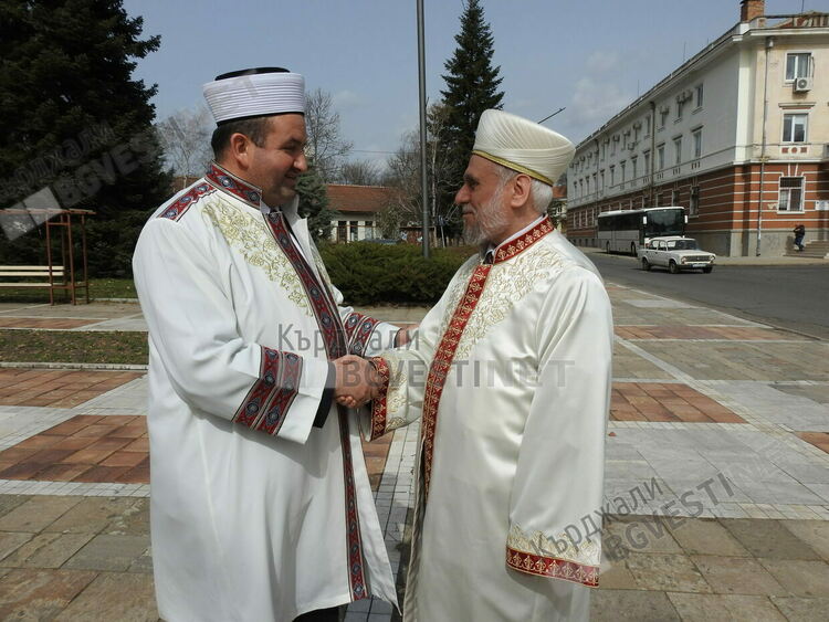400 деца от Южна България, възпитаници на Коран курсове, посрещат Рамазана в Кърджали с празненство