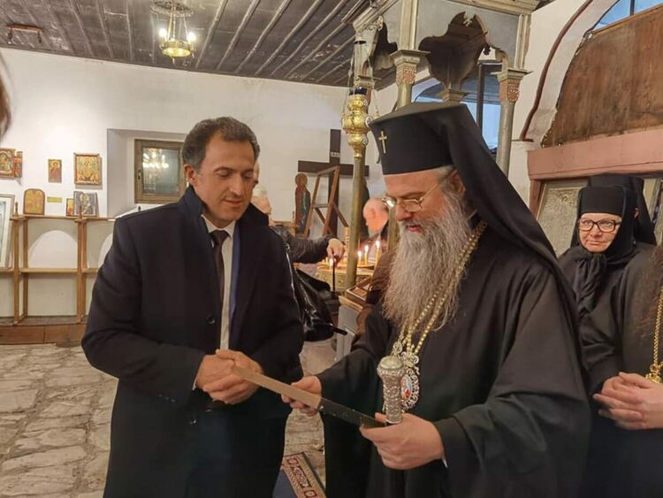 Митрополит Николай донесе чудотворна икона и отслужи малко повечерие в Златоград