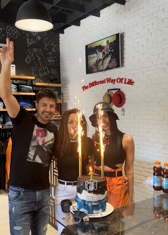 С томбола и още много изненади PAUSE JEANS & Negative в Хасково отбеляза 1-вия си рожден ден  