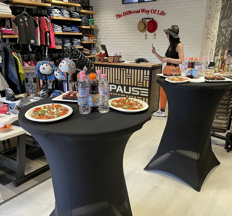 С томбола и още много изненади PAUSE JEANS & Negative в Хасково отбеляза 1-вия си рожден ден  