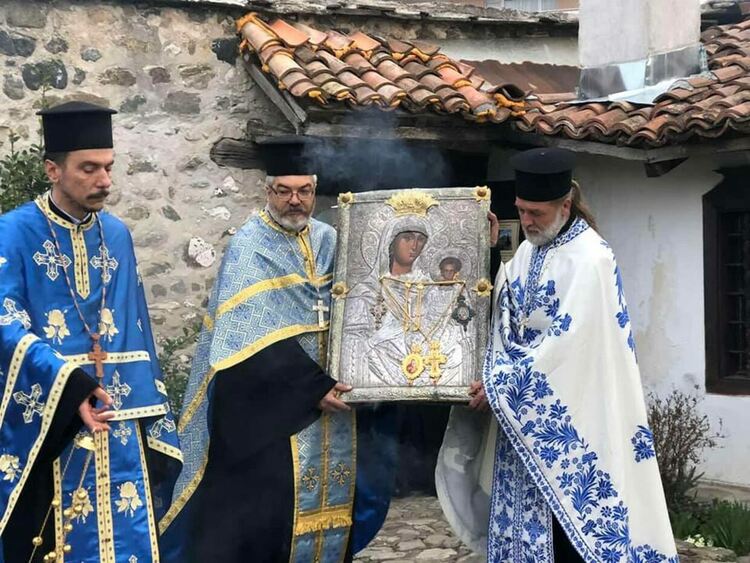 Митрополит Николай донесе чудотворна икона и отслужи малко повечерие в Златоград