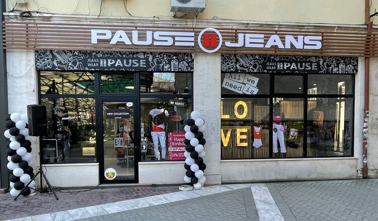 С томбола и още много изненади PAUSE JEANS & Negative в Хасково отбеляза 1-вия си рожден ден  