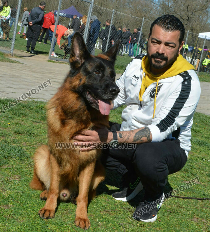 Екарай и собственикът му Синан Чиниоглу от Турция