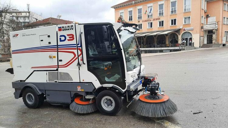 Община Девин се сдоби с нов специализиран автомобил за почистване 