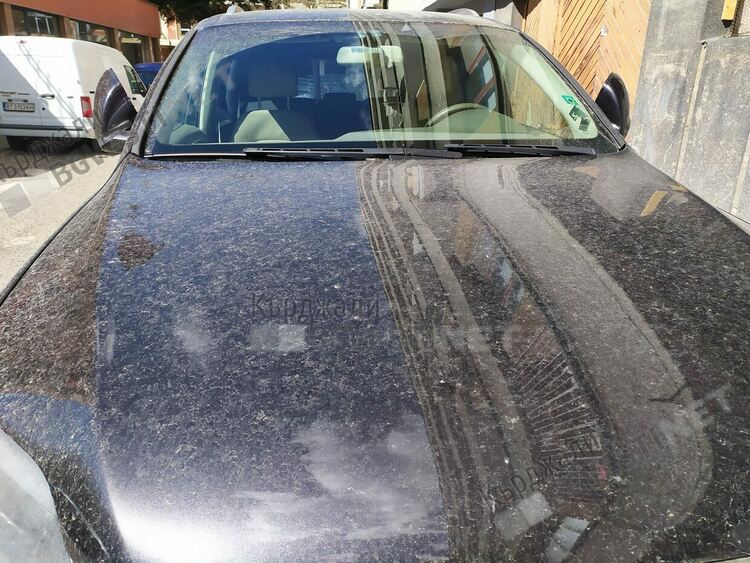 Разкъсана облачност с кратък дъжд днес в Кърджали, вятърът ни донесе прах от Сахара