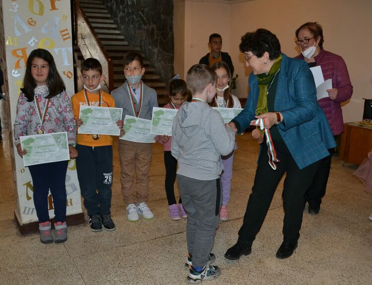 „Моята родина” – национално състезание за родолюбци, СУ "Св.св. Кирил и Методий" поздравявя своите първенци