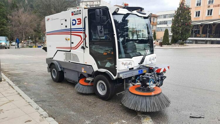 Община Девин се сдоби с нов специализиран автомобил за почистване 
