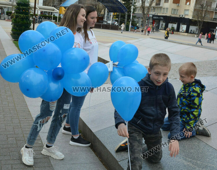 В седмицата на аутизма Общностният център в Хасково с информационна кампания за ранното диагностициране
